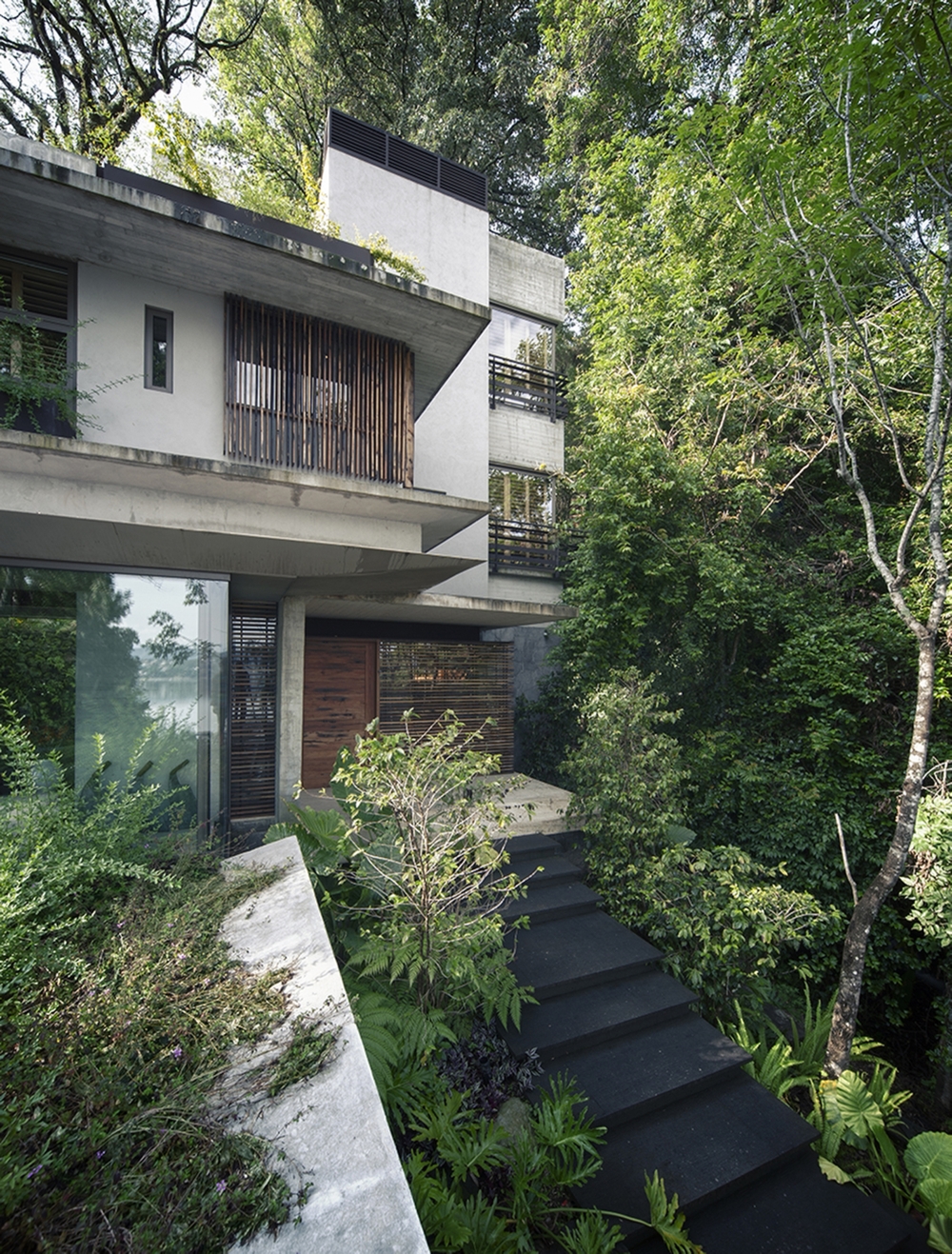 Holiday House Maza in Valle de Bravo by CHK Arquitectura