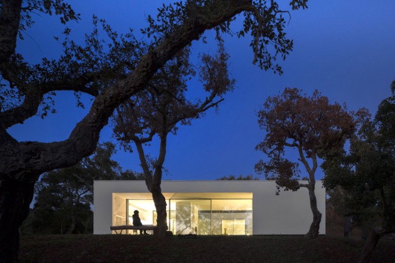 Minimalist House in Quinta Do Carvalheiro, Portugal