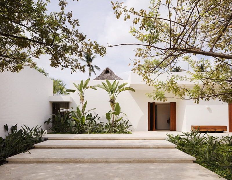 Home With a Traditional Mexican Courtyard