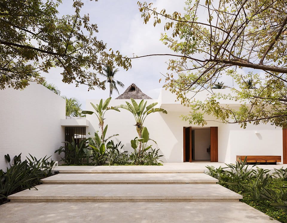 Home With a Traditional Mexican Courtyard by CDM Casas de Mexico
