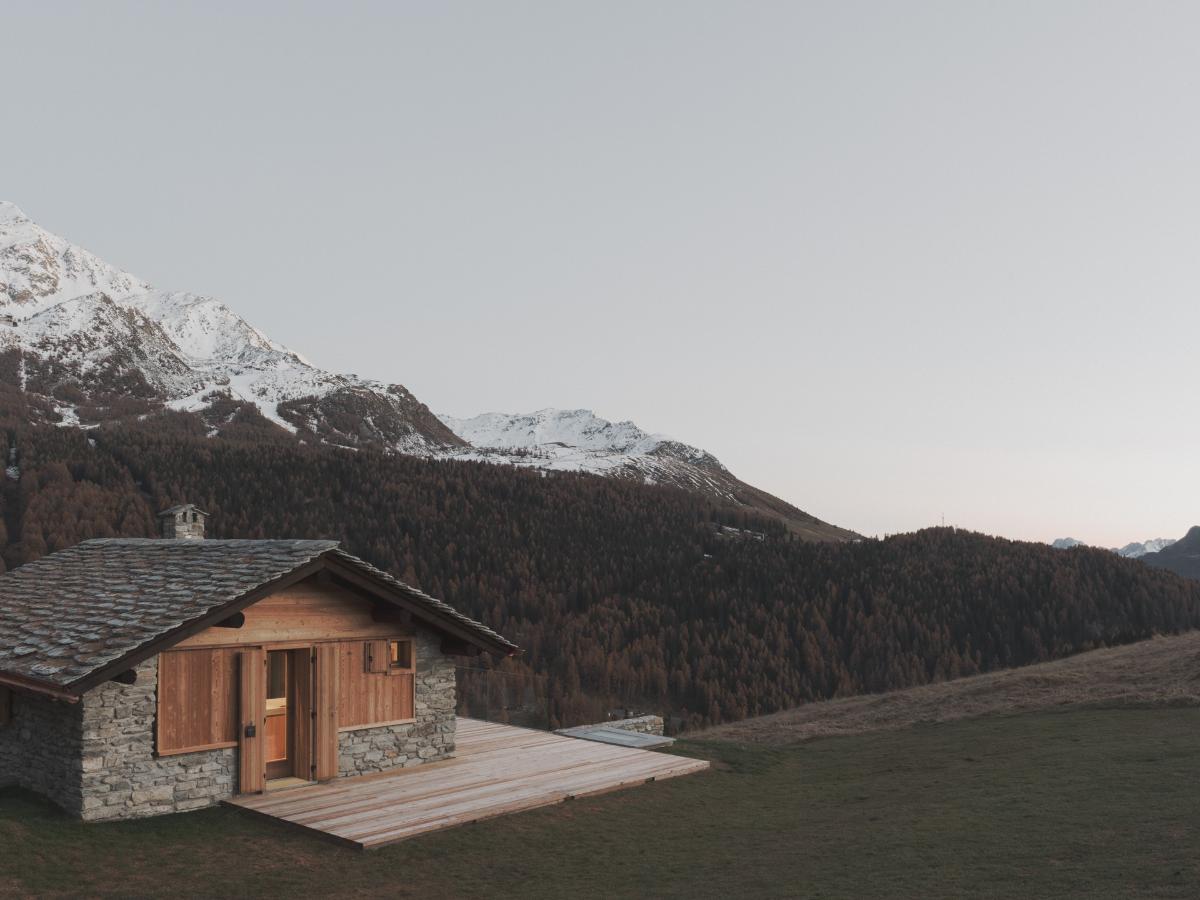 Mountain Chalet in Italian Alps by Luconi Architetti Associati