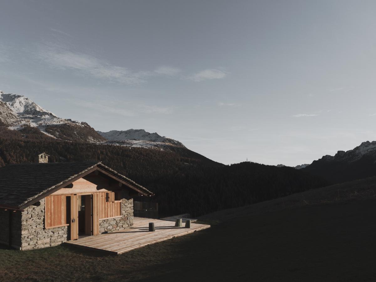 Mountain Chalet in Italian Alps by Luconi Architetti Associati