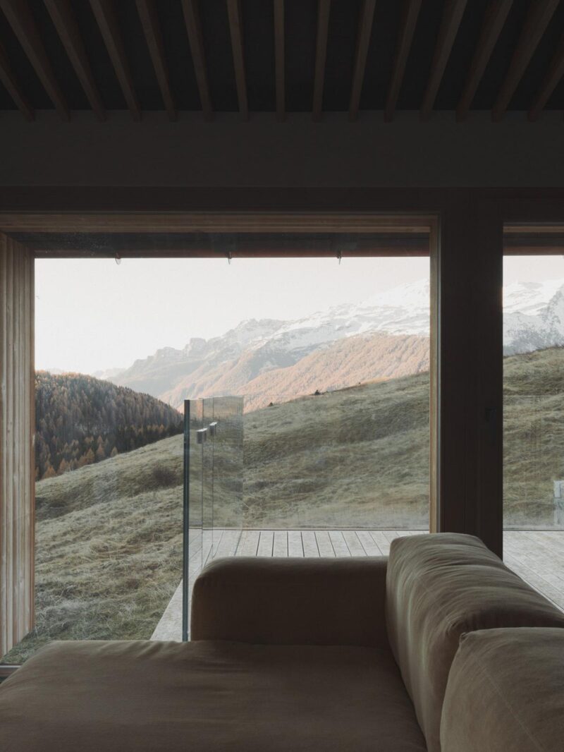 Mountain Chalet in Italian Alps by Luconi Architetti Associati