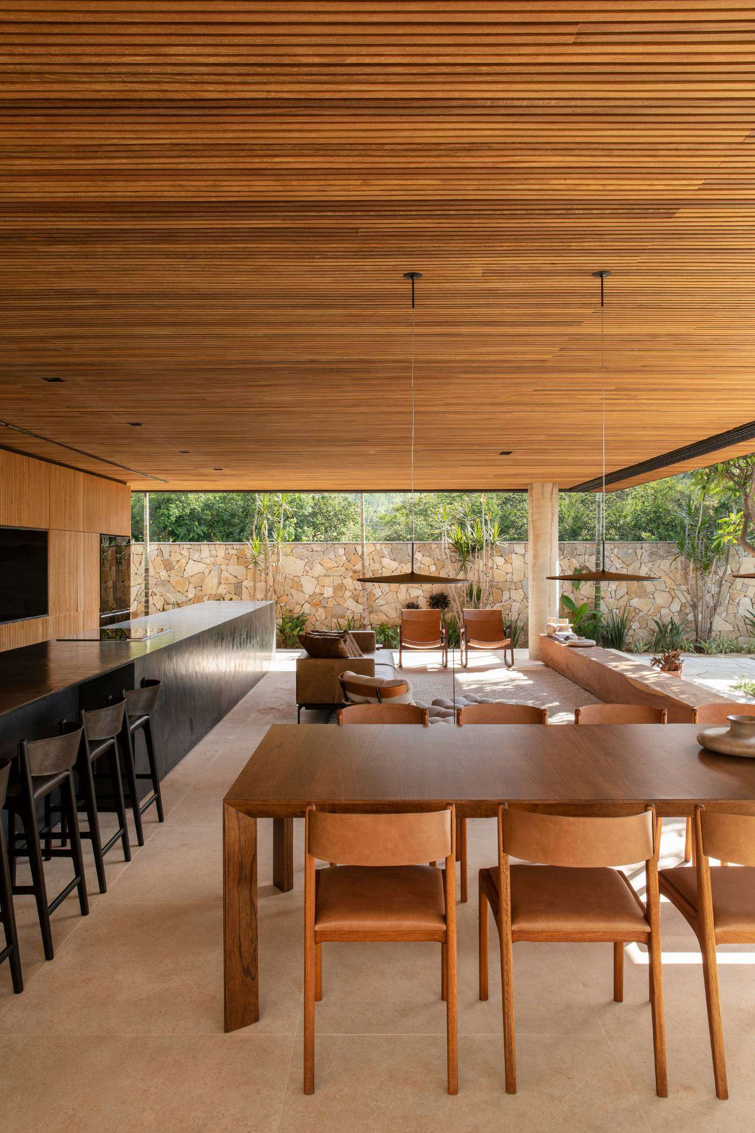 Concrete and Timber Summer House in Sao Paulo by mf+arquitetos 