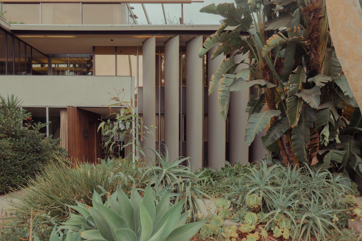 Architects: Richard Neutra, Dion Neutra. Location: Los Angeles, California. Photographer: Franck Bohbot